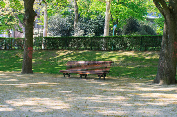 公园里孤独的长椅