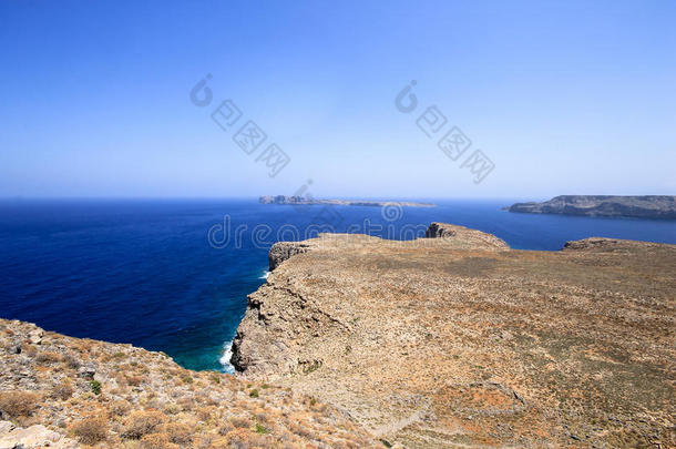 希腊海岸，希腊岛岩石海岸的图片