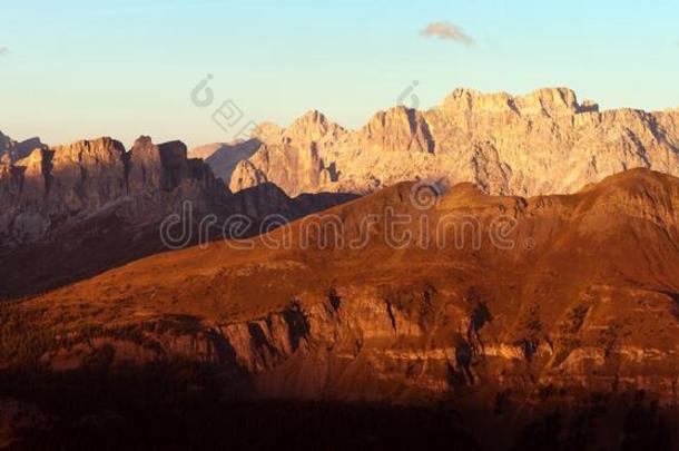 格鲁波迪托法纳或托法恩格鲁佩，阿尔卑斯山<strong>白云</strong>石