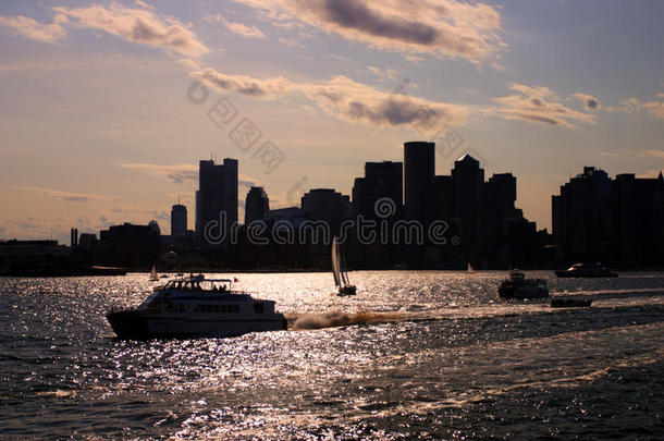 波士顿海港灯塔是新英格兰最古老的灯塔