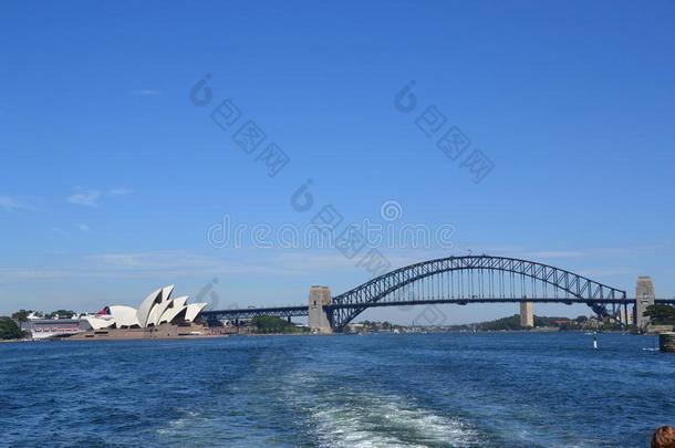 <strong>悉尼</strong>海港大桥和<strong><strong>歌剧</strong>院</strong>