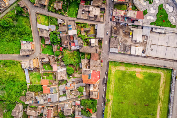厄瓜多尔安迪恩高地小城市的空中拍摄
