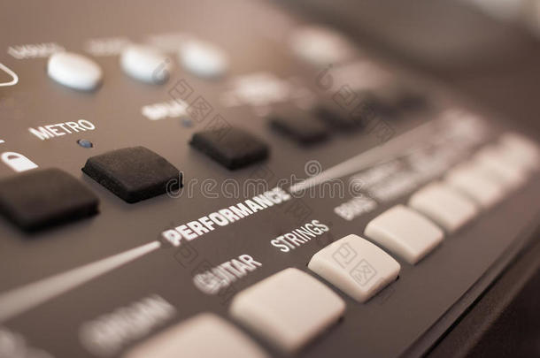 电子音乐键盘的控制按钮