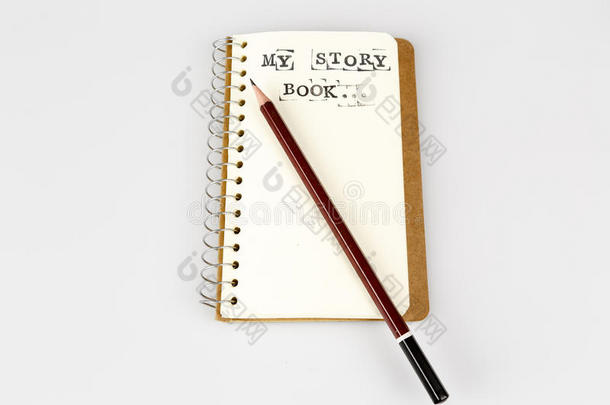 背景空白的书棕色的日记