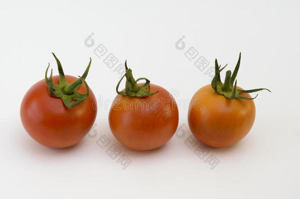 白底三个西红柿