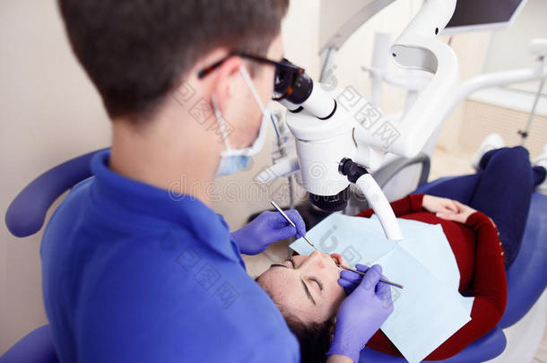 牙科手术在口腔诊所进行牙科检查