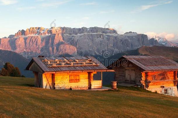 阿尔卑斯山地区建筑小屋木屋
