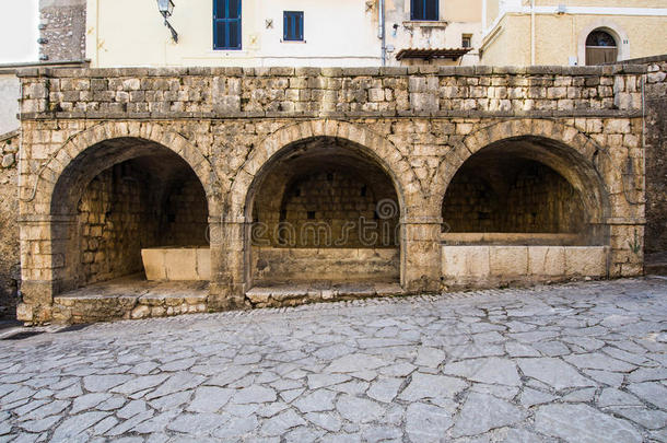 小巷阿尔塔古代的拱门建筑学
