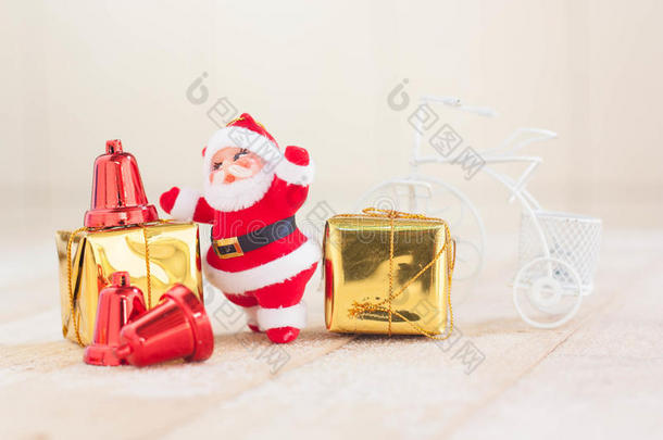 圣诞节装饰和圣诞老人礼品盒木制。
