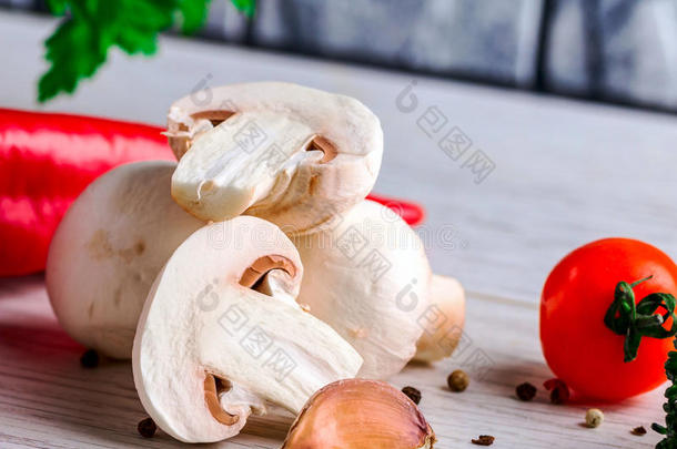 蘑菇食欲烤板早餐
