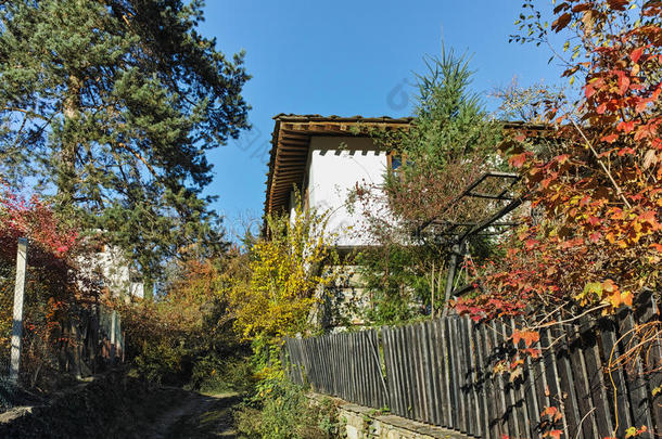 保加利亚布尔津西村建筑和<strong>历史保护区</strong>秋景