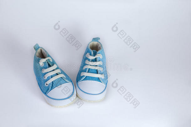 婴儿鞋；蓝色；白色背景