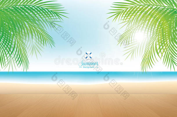 美丽的夏季海滩与木制桌面展示或蒙太奇产品