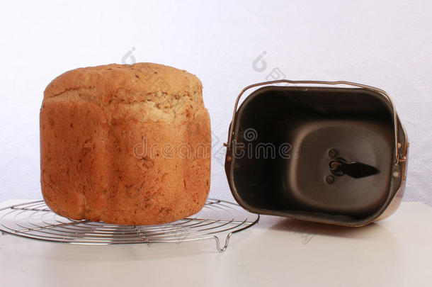 面包师带桶和桨的面包