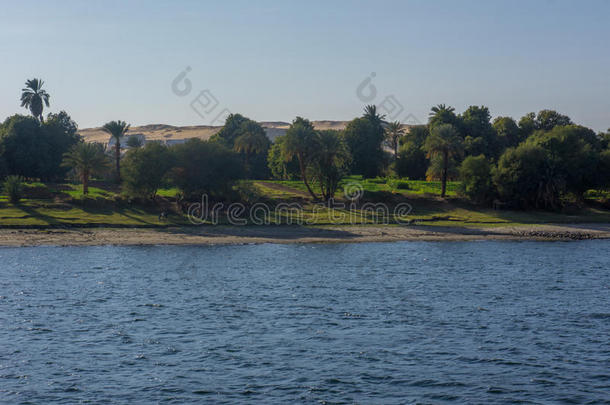 埃及尼罗河游轮，从船到岸的美丽景色