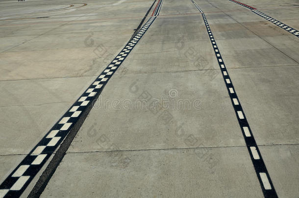 机场油漆地面信号车道透视图