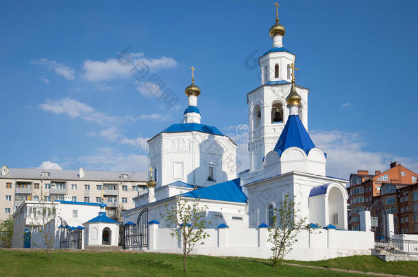 圣烈士教堂阳伞特写，晴天。 卡赞，俄罗斯