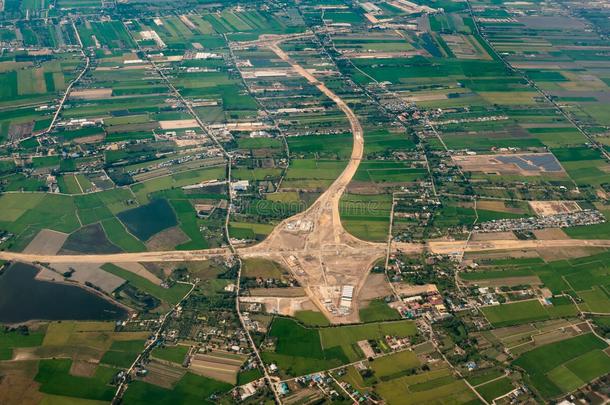 鸟瞰景观城市和道路建设现场场景