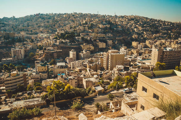 约旦首都安曼市。从城堡山<strong>鸟瞰</strong>。城市景观。住宅区。阿拉伯<strong>建筑</strong>。东部城市。t型