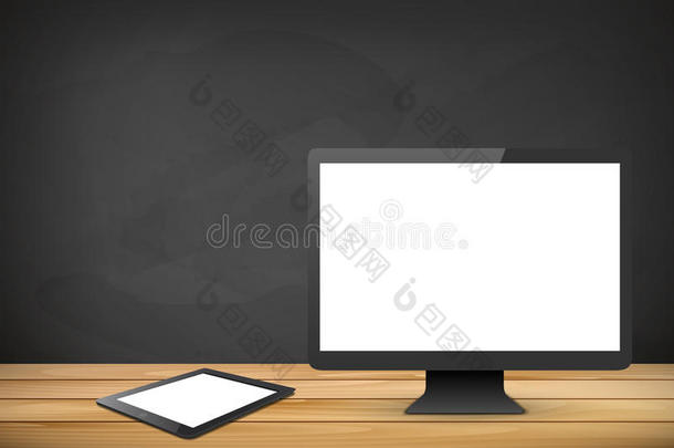 电脑和平板电脑，木制桌面上有空白屏幕