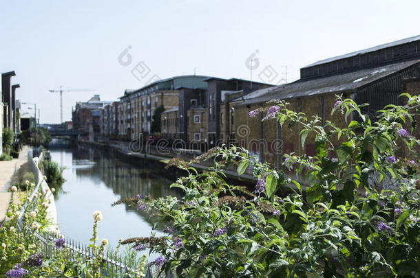伦敦运河在一个阳光明媚的日子