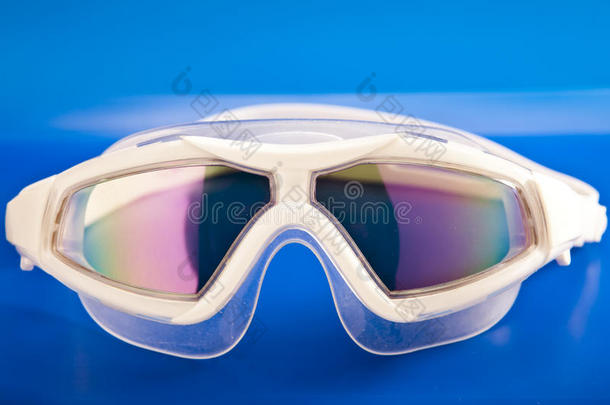 眼镜，游泳面罩，带防护罩