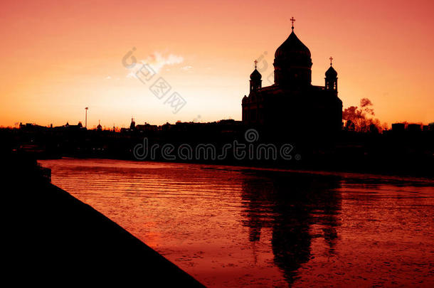 莫斯科基督救赎者大教堂。红色日落