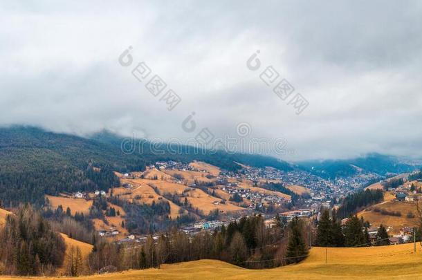 阿尔卑斯山白云石欧洲的栀子花房屋