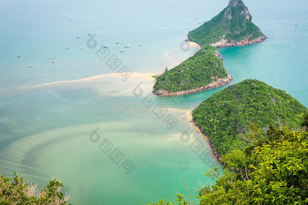 鸟瞰图蓝色绿色岛风景