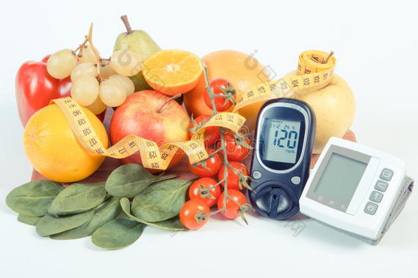 血糖仪，血压监测仪，水果蔬菜和厘米，健康的生活方式