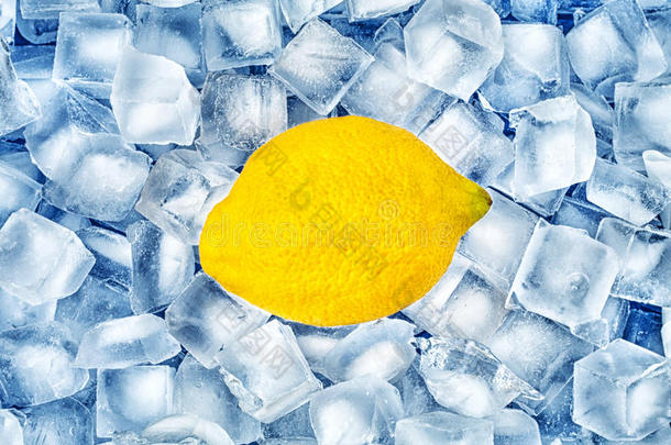 <strong>碎冰</strong>和柠檬。