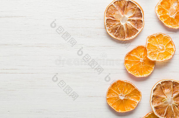 干燥的橙色切片排列