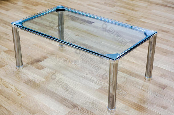 办公室接待处用透明玻璃小桌子靠木地板