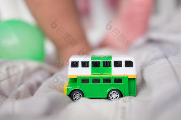 绿色双层巴士玩具
