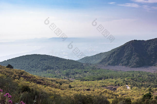 那不勒斯海湾的雾状景观