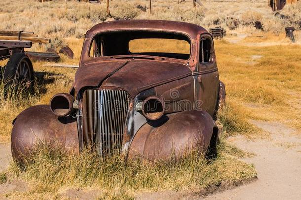 被遗弃的古董汽车身体加利福尼亚