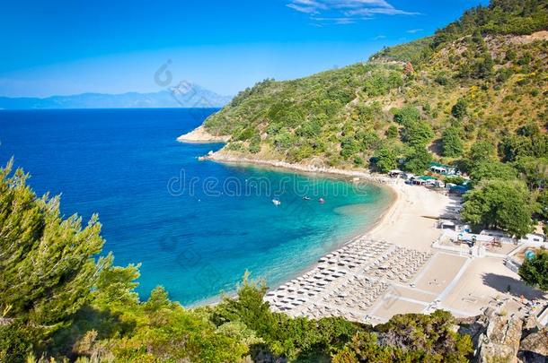 希腊西索尼亚阿米尼斯岛附近美丽的海滩。