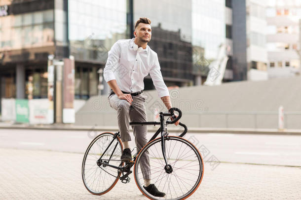 自行车自行车手骑自行车的骑自行车建筑