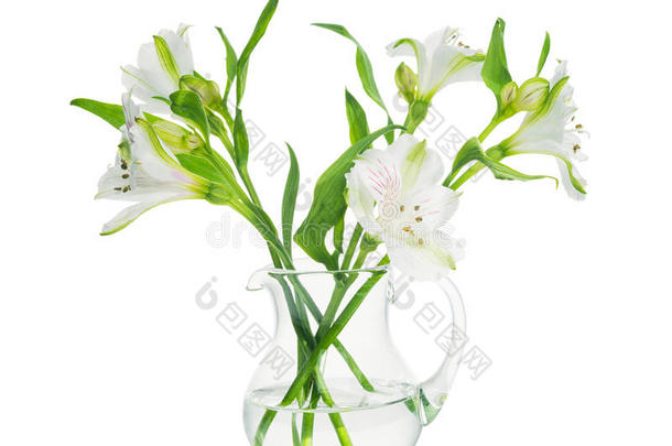 透明花瓶中分离出一束花