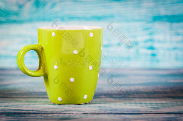 咖啡杯，带点，早上好，蓝色乡村背景，早餐在母亲节或妇女日。 为你的自由空间