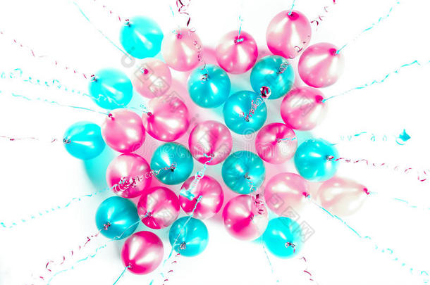 五颜六色的气球与粉红色，蓝色，绿松石<strong>流光</strong>隔离