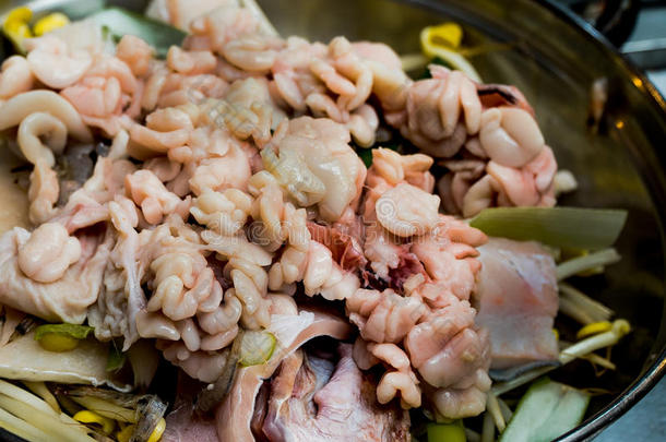 亚洲的抓住煮熟的蟹烹饪