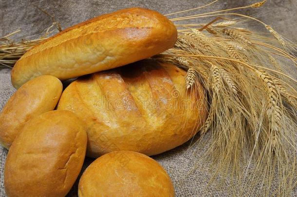 面包。 面包<strong>店</strong>。 面包<strong>店</strong>。 面包的生产。 烤箱里的新鲜白面包