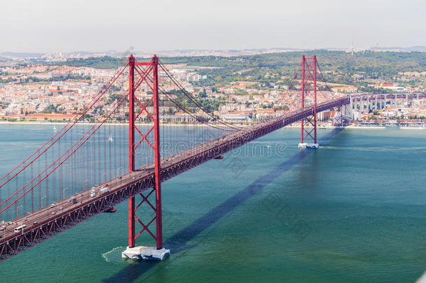 四月二十<strong>五日</strong>在里斯本的大桥。 全景