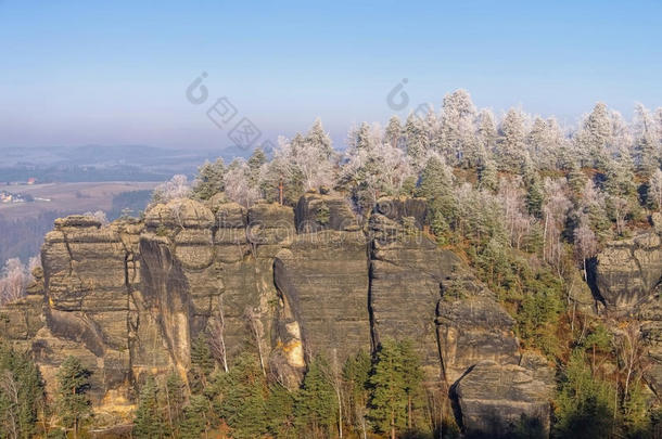 埃尔贝砂岩山脉在冬季视点多马克