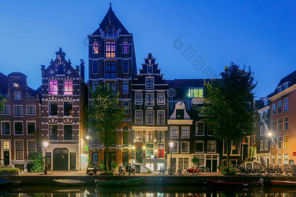 阿姆斯特丹。黎明<strong>时</strong>分的城市运河。