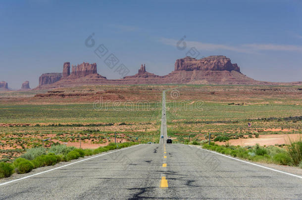 著名的道路在纪念碑山谷，犹他州，美国