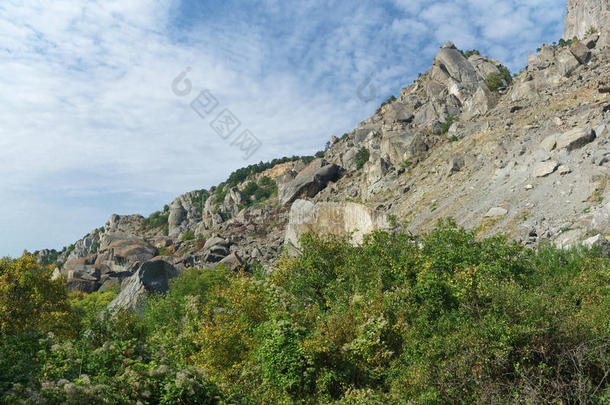 蓝色巨石云海岸克里米亚