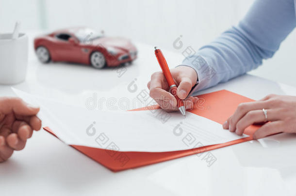 司机签了汽车保险