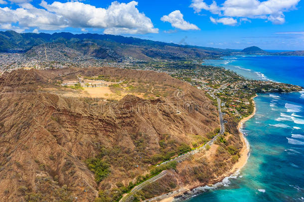 檀香山夏威夷钻石头火山火山口的鸟瞰图